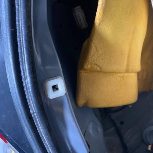 Subaru Impreza GG bagaj döşemesi klipsi